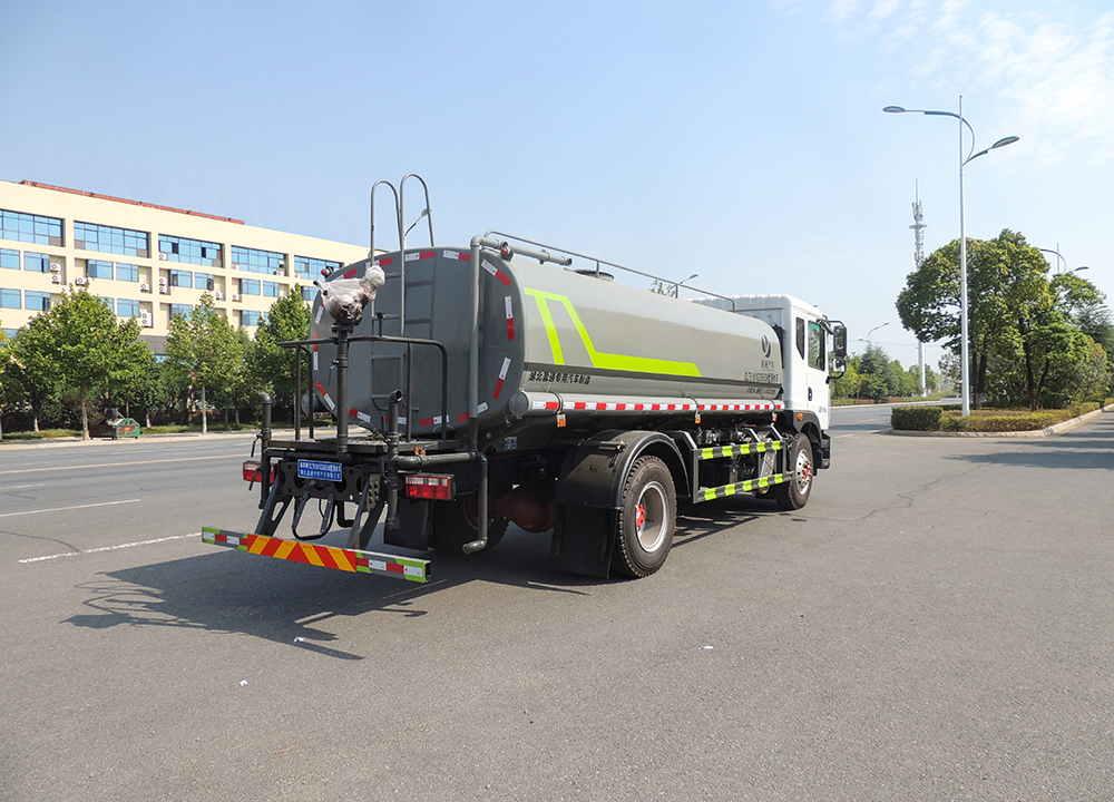 東風(fēng)多利卡D9灑水車(chē)