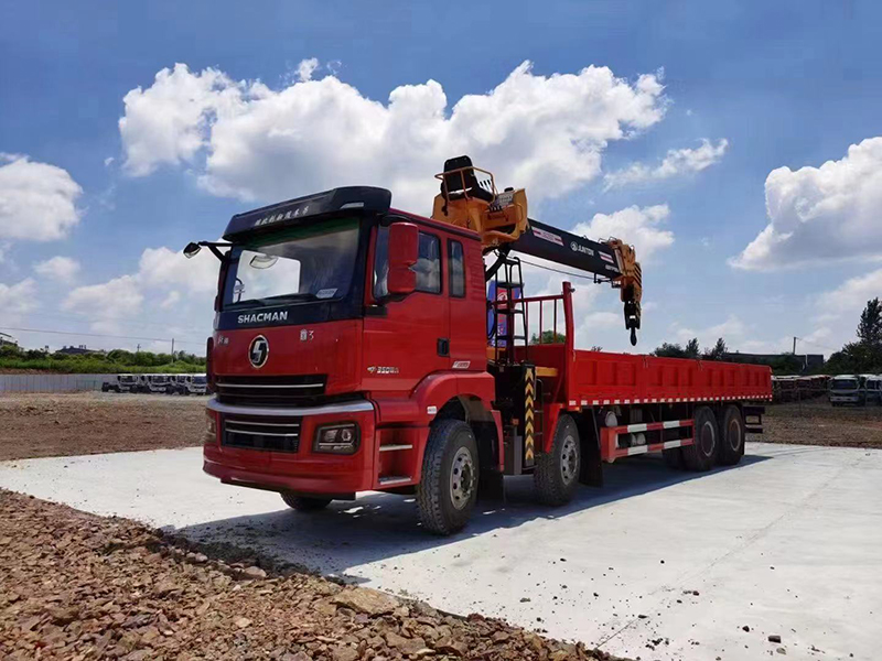 國(guó)六陜汽軒德前四后八隨車(chē)吊