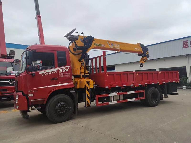 DFV5183JSQGP6D東風(fēng)專底D3V單橋隨車(chē)吊