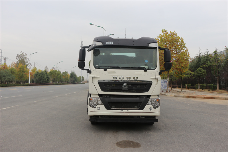 重汽豪沃20方灑水車(chē)