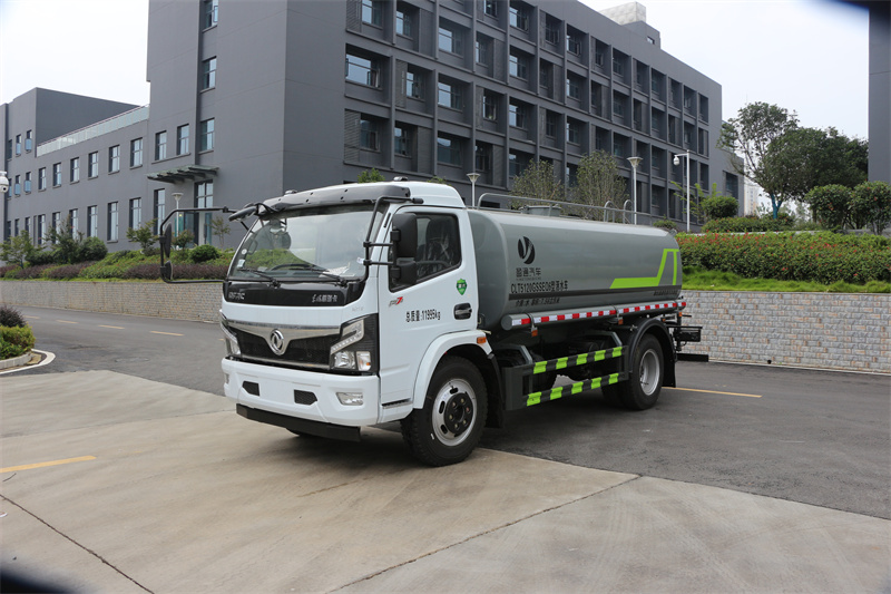 東風(fēng)福瑞卡 8 方灑水車(chē)