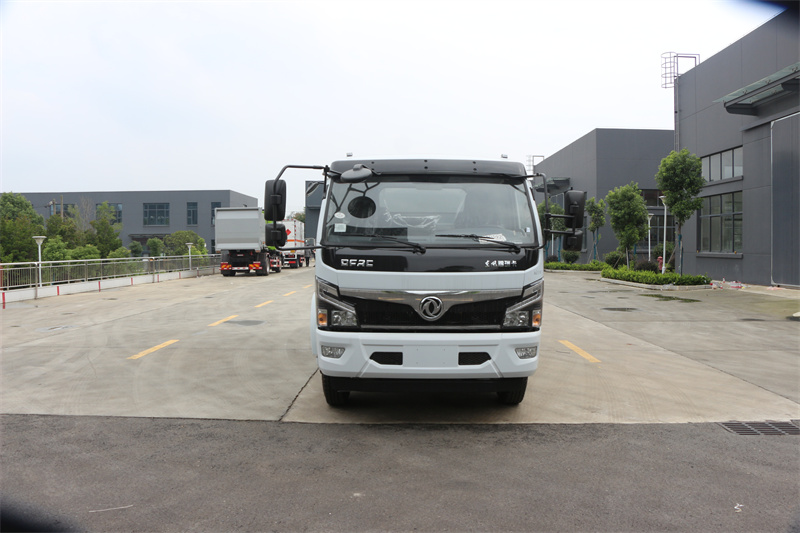 東風(fēng)福瑞卡 8 方灑水車(chē)