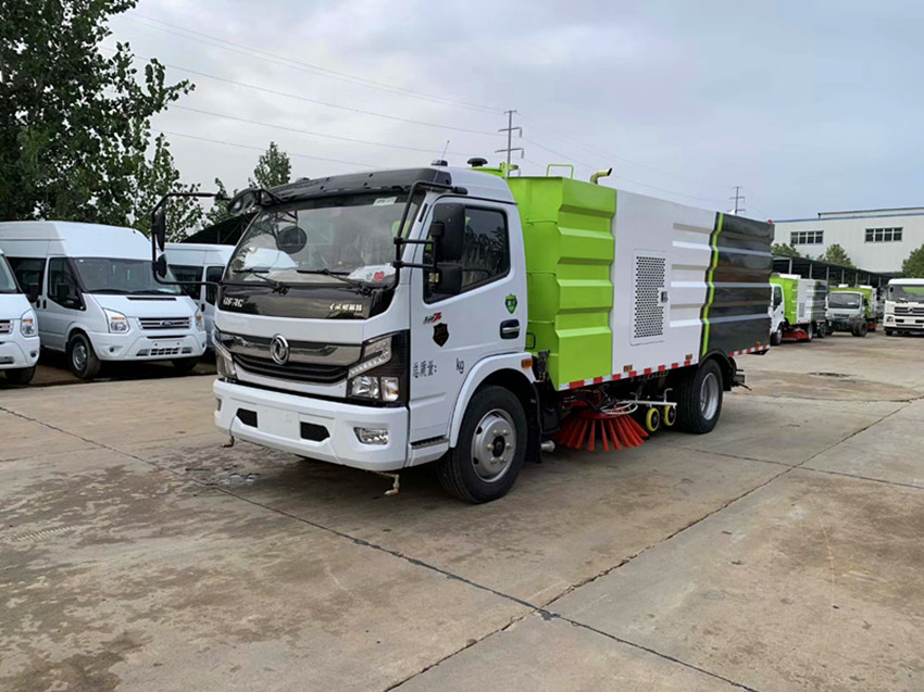 國(guó)六東風(fēng)5方洗掃車(chē)-5噸洗掃車(chē)